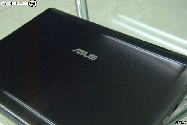 晶鑽漾彩加上皮革烤漆與全平面螢幕的激情相遇-ASUS N61VN（上：外觀篇）