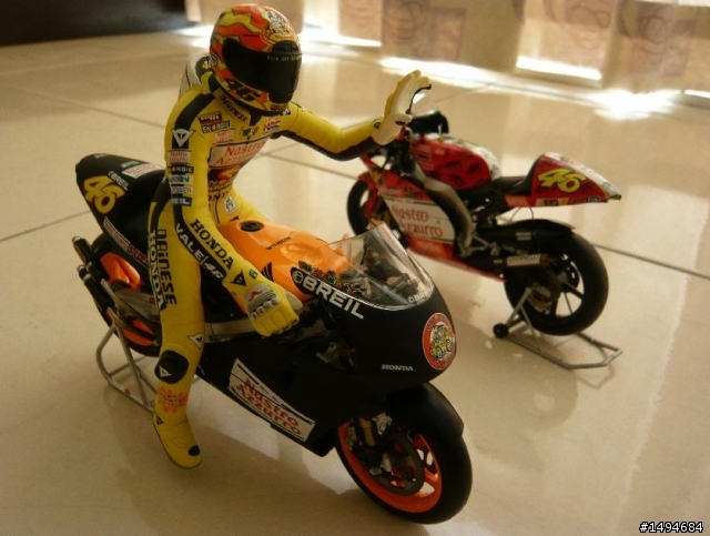 模型車收藏分享[012-Minichamps, 1/12, 小飛俠 Rossi, Moto GP 機車]