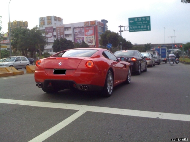 前幾個月在內湖遇到的Ferrari 599 GTB