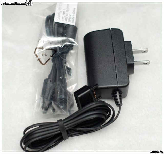 開過了還是要開這是01傳統~差點心碎的..SonyEricsson Satio開箱 10/20新增包膜+伸縮觸控筆