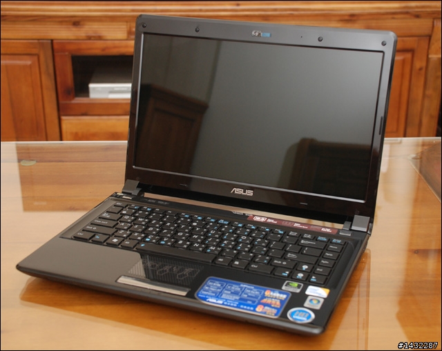 [私開箱] 華碩 ASUS UL80VT @ 我家客廳...不專業測試Turbo33小超頻功能！