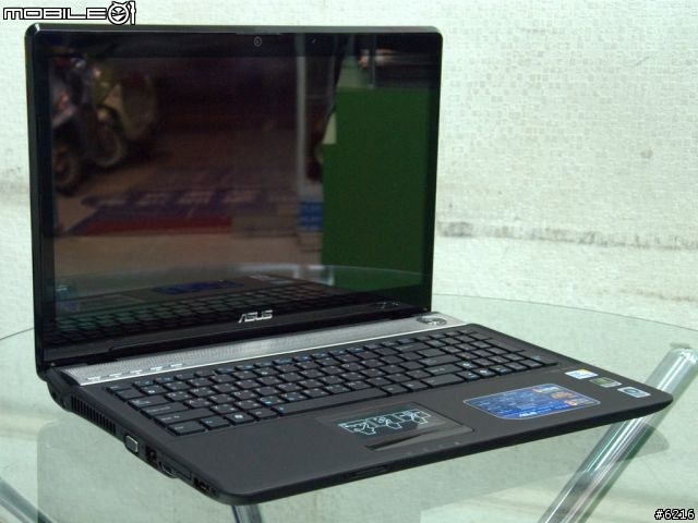 晶鑽漾彩加上皮革烤漆與全平面螢幕的激情相遇-ASUS N61VN（上：外觀篇）