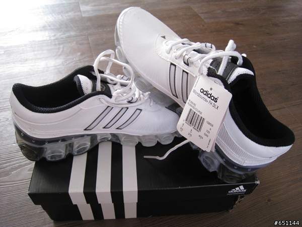 【分享】Adidas MICORBOUNCE+ FH DLX 時尚流行運動兼具跑鞋！