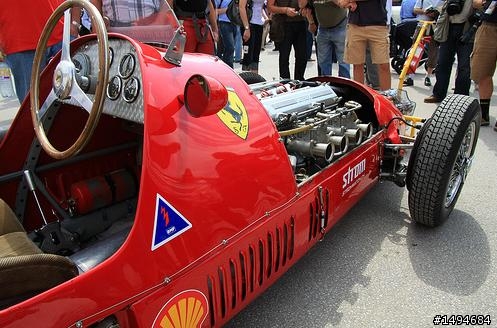 模型車收藏分享[007-CMC-M056, 1/18, Ferrari 500 F2, 1952/53]