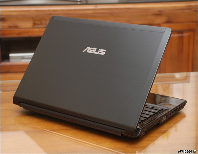 [私開箱] 華碩 ASUS UL80VT @ 我家客廳...不專業測試Turbo33小超頻功能！