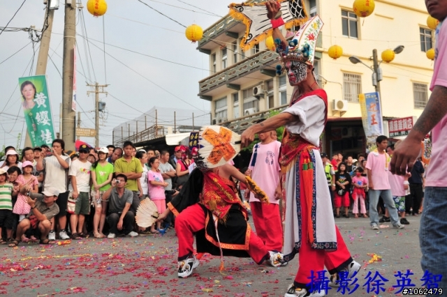 98年10月10日東港王船祭請各位大大共襄盛舉一起蓋大樓