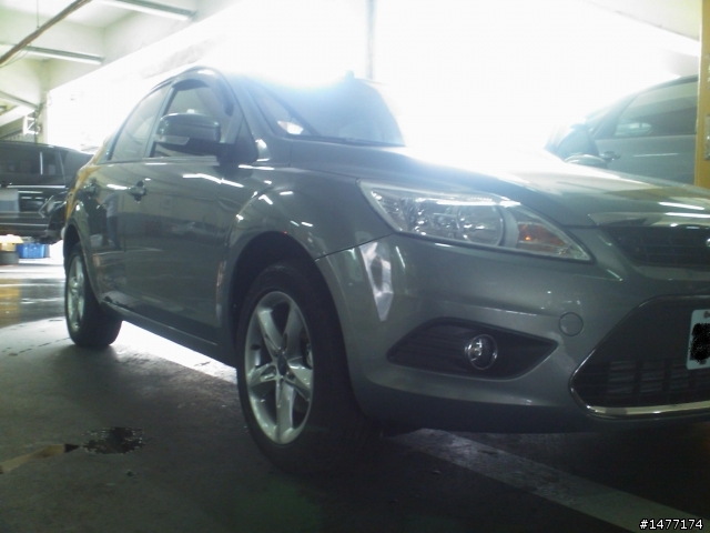 千呼萬喚始出來~偶遇~雷霆綠~還誤認為是鐵灰色~請笑納~~!!