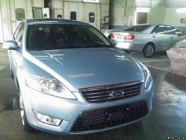 忽見~傳說中的特殊色冰晶藍的mondeo~請笑納~~!!