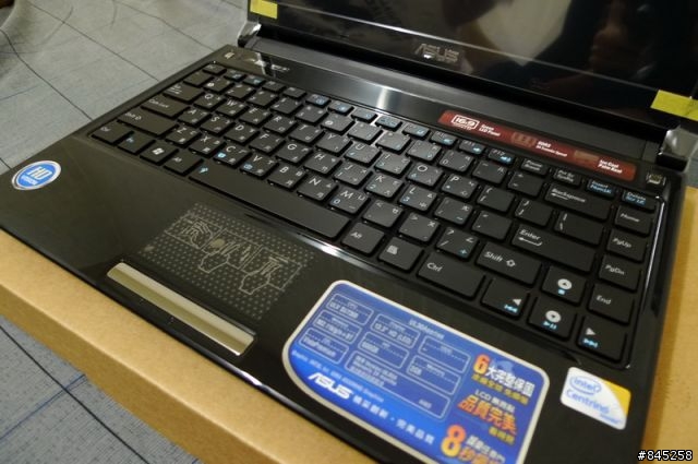 [開箱] 華碩UL30A 黑色髪絲美型機 外觀分享