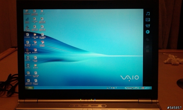 SZ33 拆了清風扇.結果 嗚嗚嗚.面板變綠色.請各位幫忙