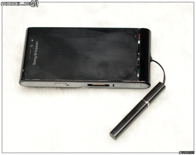 開過了還是要開這是01傳統~差點心碎的..SonyEricsson Satio開箱 10/20新增包膜+伸縮觸控筆