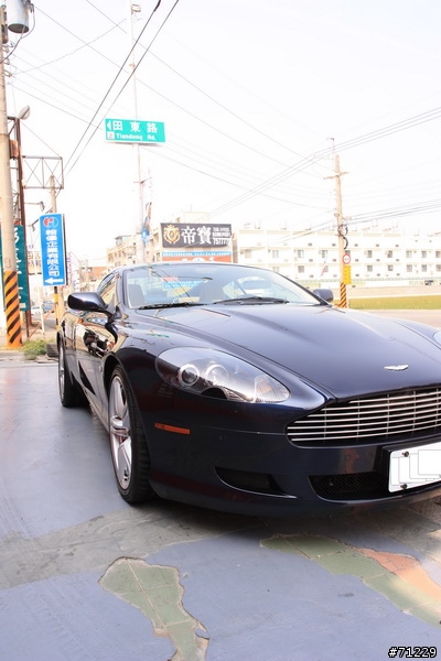 巧遇 Aston Martin DB9 .. ....圖多抱歉