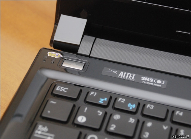 [私開箱] 華碩 ASUS UL80VT @ 我家客廳...不專業測試Turbo33小超頻功能！