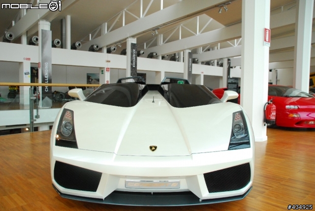 [分享]博物館巡禮之馬面與牛頭~~~Lamborghini Museum(圖多)