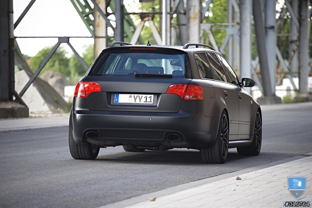 消光的RS4 Avant