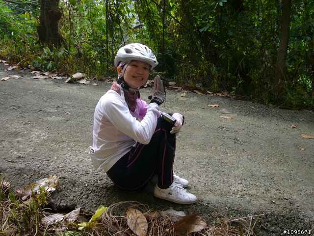 ［純分享］茉莉約騎挑戰峭壁刻字小斜坡