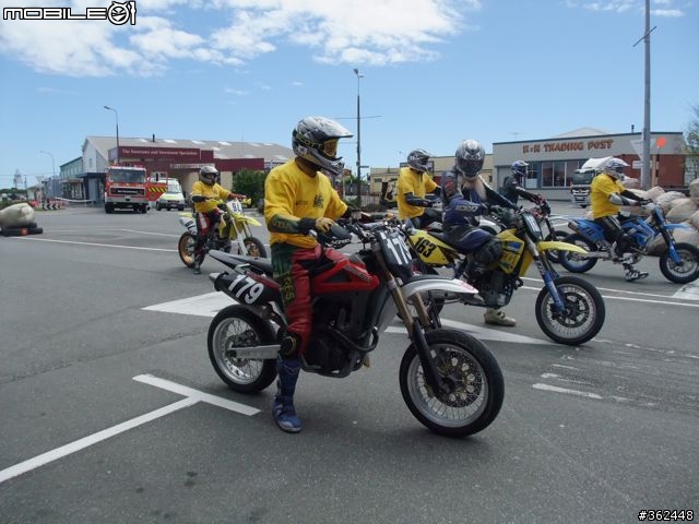 星期天去看封路街道賽『仿賽、滑胎』87P  已新增影片