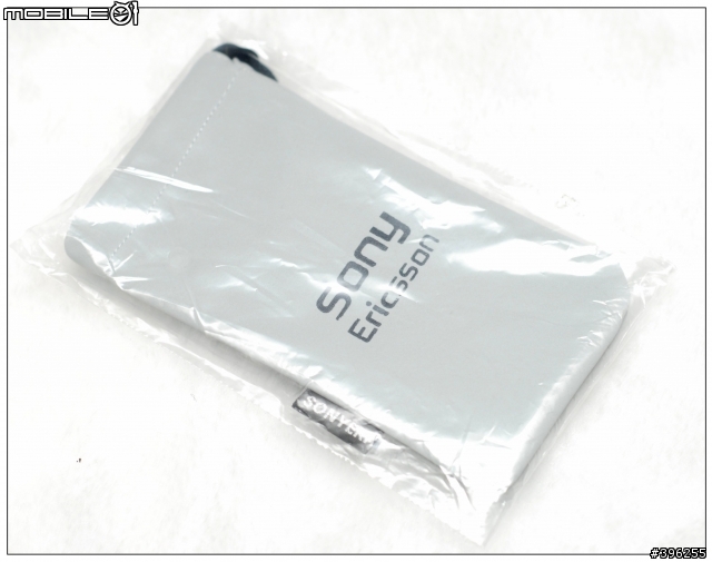 開過了還是要開這是01傳統~差點心碎的..SonyEricsson Satio開箱 10/20新增包膜+伸縮觸控筆