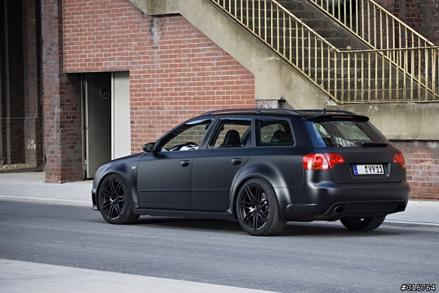 消光的RS4 Avant