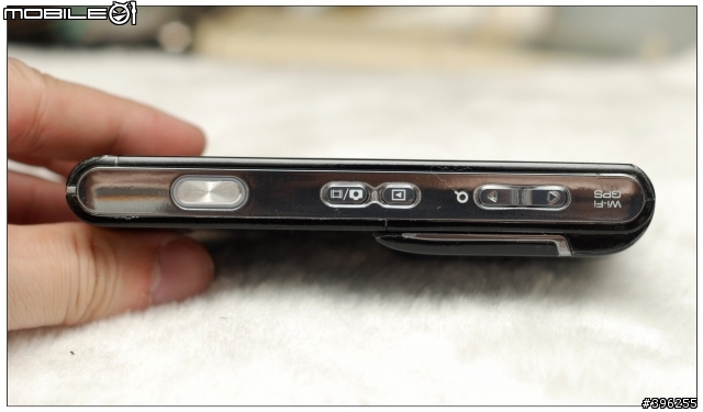 開過了還是要開這是01傳統~差點心碎的..SonyEricsson Satio開箱 10/20新增包膜+伸縮觸控筆