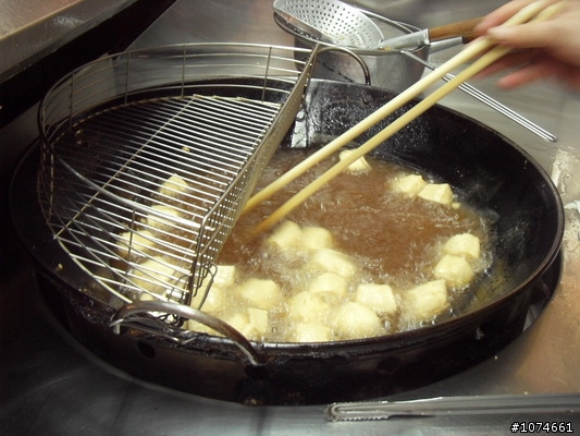 (高雄美食)國民市場（忠孝夜市）之滿品香臭豆腐
