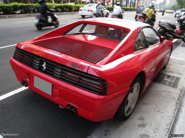 下班路上看到的348 GTS