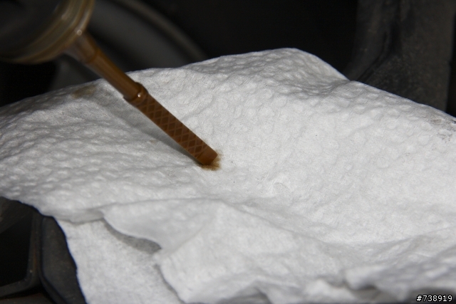 [機油心得]機油沒有少但每次都黑黑的...需要清洗嗎?