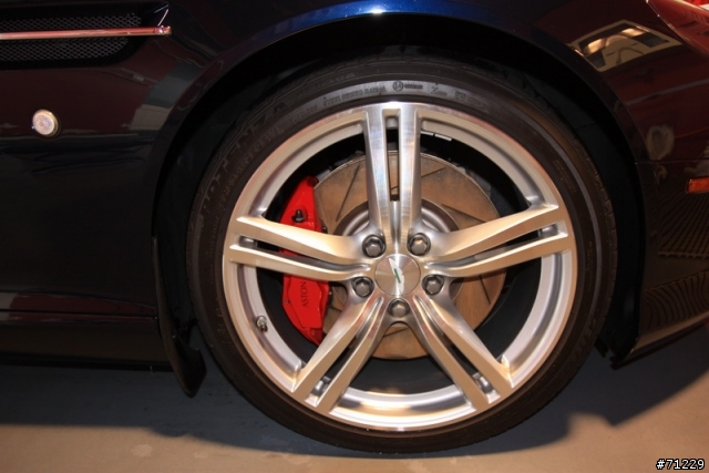 巧遇 Aston Martin DB9 .. ....圖多抱歉