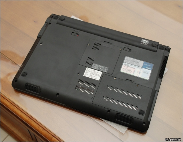 [私開箱] 華碩 ASUS UL80VT @ 我家客廳...不專業測試Turbo33小超頻功能！