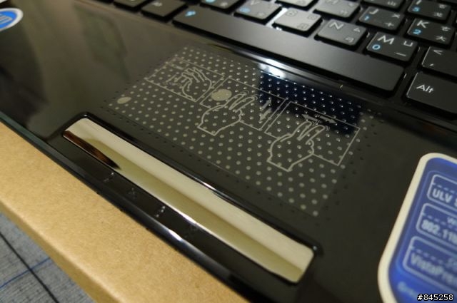 [開箱] 華碩UL30A 黑色髪絲美型機 外觀分享