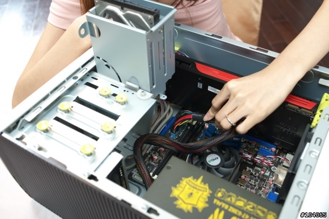 第二彈：氣質美女小曼「組裝+開核」大作戰！