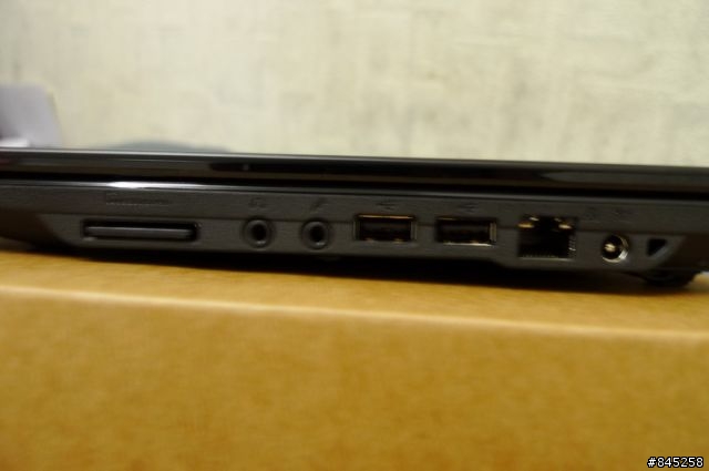 [開箱] 華碩UL30A 黑色髪絲美型機 外觀分享