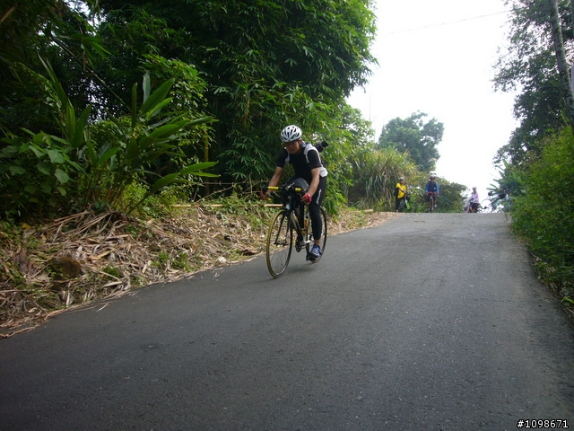 ［純分享］茉莉約騎挑戰峭壁刻字小斜坡