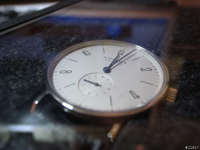 極簡 經典 充滿包浩斯(Bauhaus)元素的 NOMOS TANGENTE