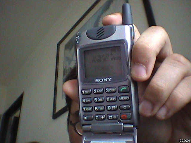 請幫忙辨認手機型號!