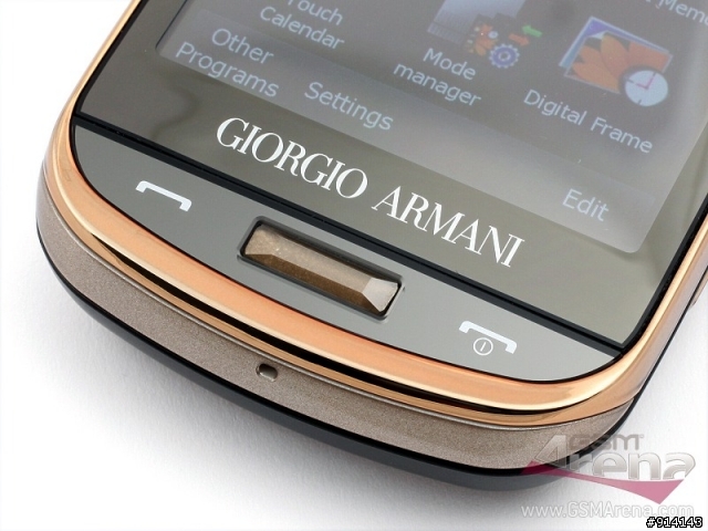 新!Giorgio Armani 滑蓋現身