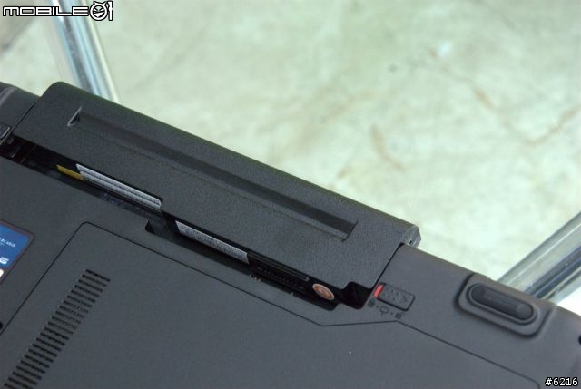 晶鑽漾彩加上皮革烤漆與全平面螢幕的激情相遇-ASUS N61VN（上：外觀篇）