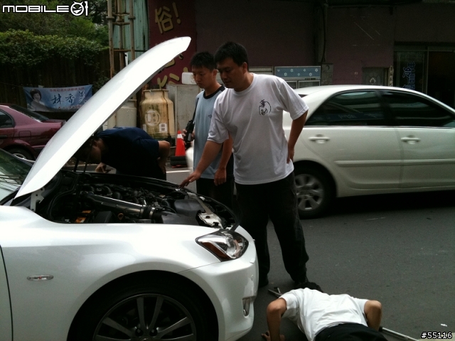 不是只有摩托車上會有蛇，我的車也發生蛇蛇危機