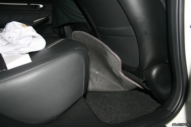 CIVIC  新車 車內淹水  請各位來幫幫忙
