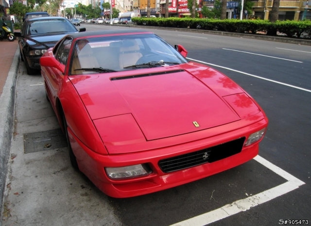 下班路上看到的348 GTS