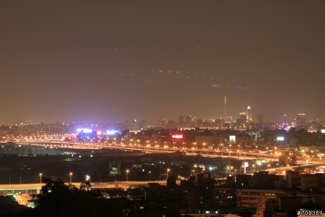 已拍攝碧潭夜景~新手500D+KIT 18-55mm+UV保護鏡~請各位大大幫我解讀一下拍攝夜景的疑惑!!