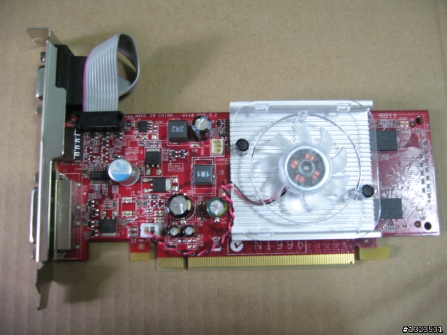 請問要如何知道 顯示卡的 CHIP 及RAM 容量.