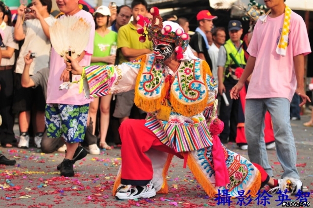 98年10月10日東港王船祭請各位大大共襄盛舉一起蓋大樓