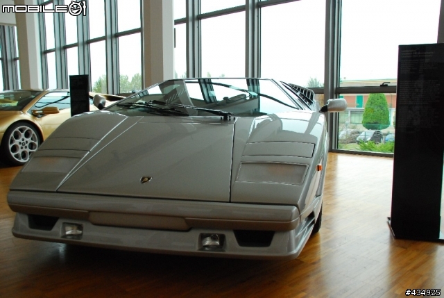 [分享]博物館巡禮之馬面與牛頭~~~Lamborghini Museum(圖多)