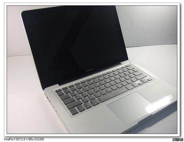 [分享] 13" Macbook Pro 包膜 + 保護袋
