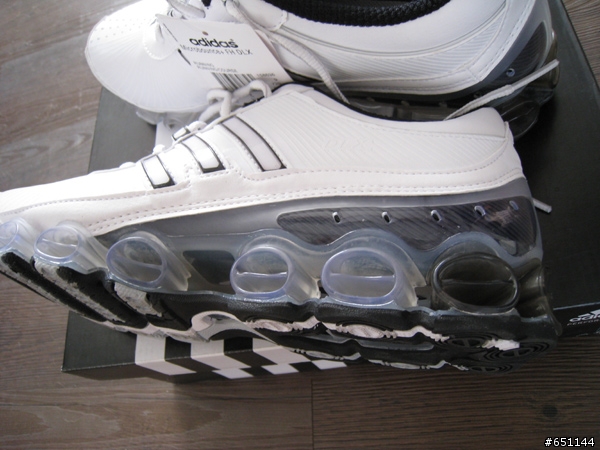 【分享】Adidas MICORBOUNCE+ FH DLX 時尚流行運動兼具跑鞋！