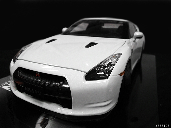 Kyosho 1:18 Nissan GT-R 開箱