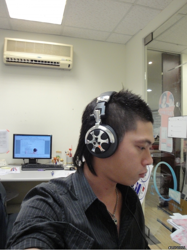[開箱]iFrogz EarPollution DJ Style耳機開箱文
