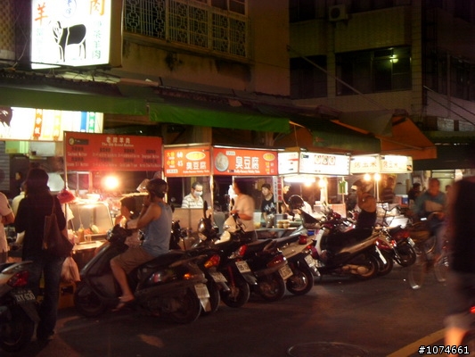 (高雄美食)國民市場（忠孝夜市）之滿品香臭豆腐