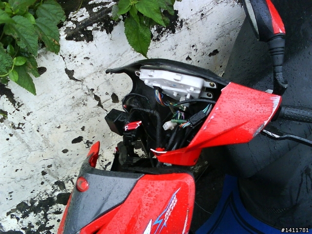 摔車了  車子要拿去維修  能請幫看一下嗎   沒有特別多細部